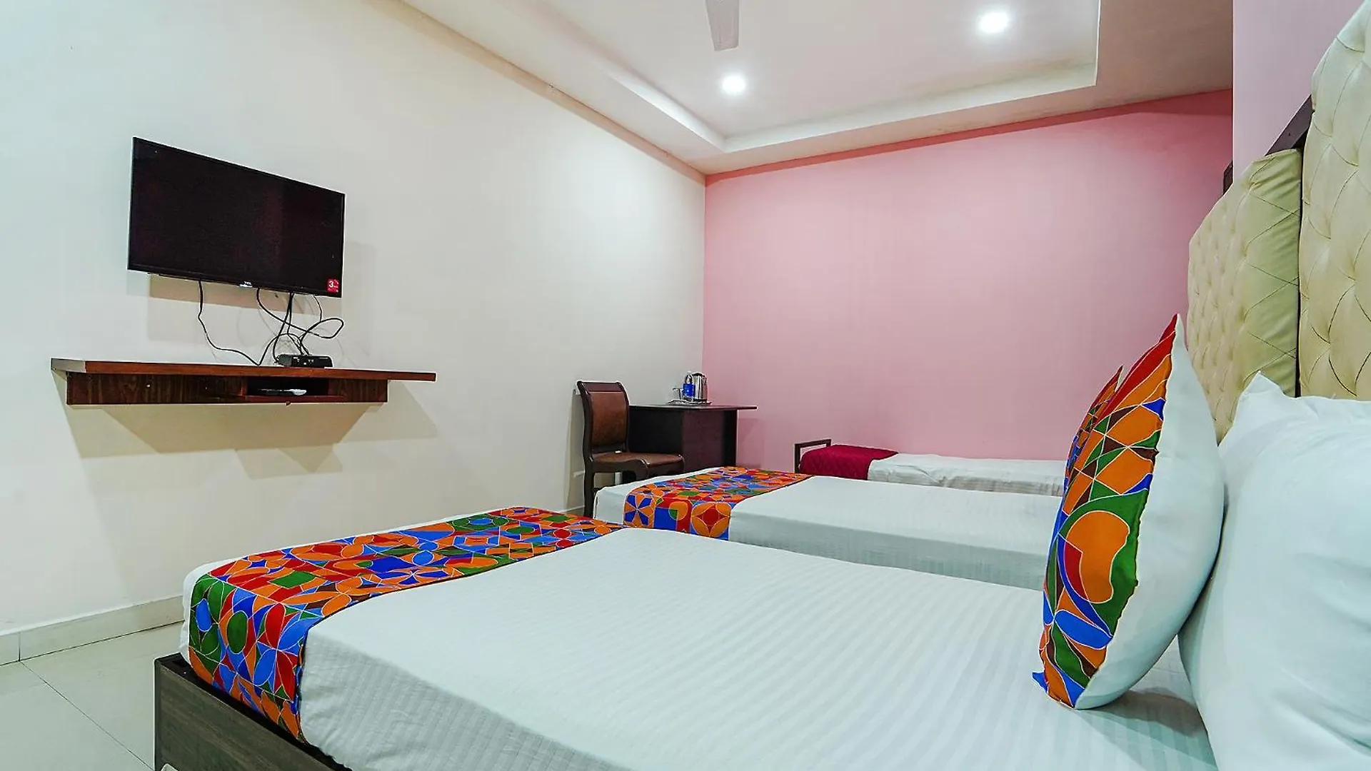 מלון Tripunithura Fabhotel Central Inn Residency